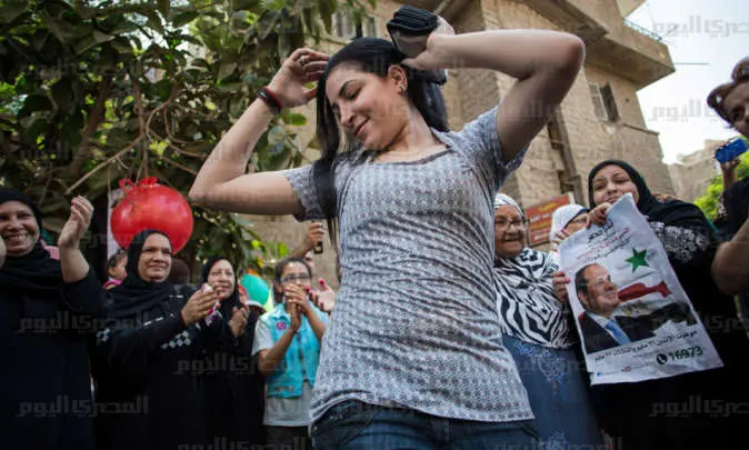 صور رقص بنات 2014 في الإنتخابات المصرية تأييداً للسيسي وصباحي