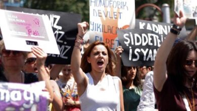 النساء التركيات تنشر صور الحذاء الجديد في احتجاج ضد التمييز على أساس الجنس 2