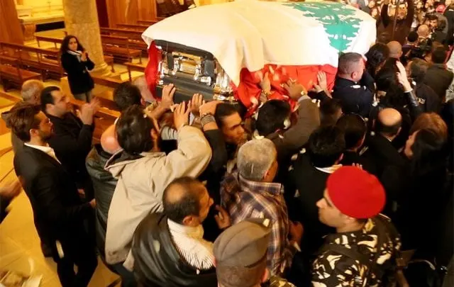 فنانين يحضرون جنازة الفنانة صباح صور من جنازة الشحرورة صباح