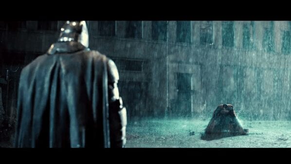 حظي الفيديو الإعلاني التشويقي للفيلم السينمائي المنتظر Batman V. Superman: Dawn Of Justice بأكثر من ٨ ملايين مشاهدة على موقع يوتيوب في أقل من ٢٤ ساعة.  ويعتبر الفيلم الأول من نوعه الذي يجمع بين أسطورتين هما: الرجل الوطواط “باتمان” وسوبرمان، والذي من المقرر عرضه في دور السينحظي الفيديو الإعلاني التشويقي للفيلم السينمائي المنتظر Batman V. Superman: Dawn Of Justice بأكثر من ٨ ملايين مشاهدة على موقع يوتيوب في أقل من ٢٤ ساعة.  ويعتبر الفيلم الأول من نوعه الذي يجمع بين أسطورتين هما: الرجل الوطواط “باتمان” وسوبرمان، والذي من المقرر عرضه في دور السينما الأمريكية في يوم ٢٥ مارس ٢٠١٦.ما الأمريكية في يوم ٢٥ مارس ٢٠١٦.