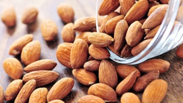 الفرق بين زيت اللوز المر وزيت اللوز الحلو استخدامات وفوائد