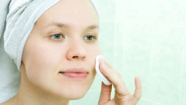 استخدمي التونر دائما بعد غسل الوجه بالغسول المخصص لك