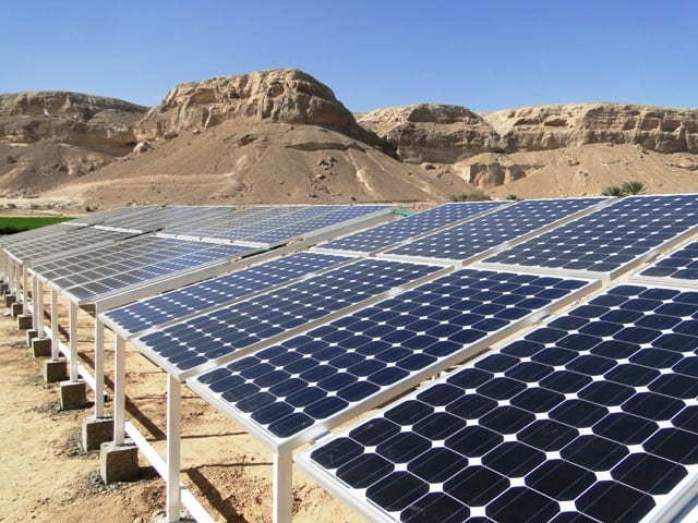 01-05-15-الطاقة الشمسية بديلة الكهرباء في اليمن  في ظل انعدام المشتقات النفطية 