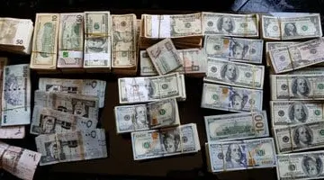 سعر الدولار اليوم في السوق السوداء .. اسعار العملات العربية والاجنبية في مكاتب الصرافة والبنوك اليوم الخميس 5-5-2016