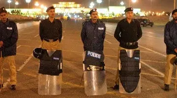 قتل اثنان من الباكستنايين على يد مسلحين