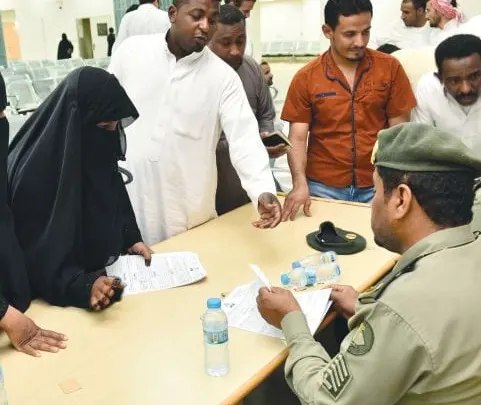 حقيقة تحويل هوية زائر إلى اقامة لليمنيين عبر إشعار أهلية عمل