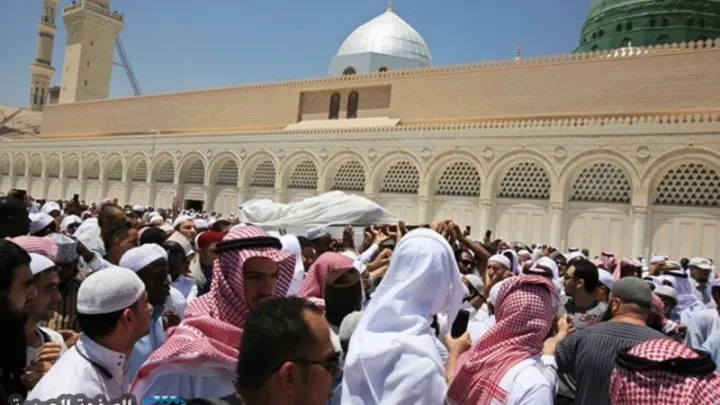 جنازة الشيخ أبو بكر الجزائري بعد وفاته