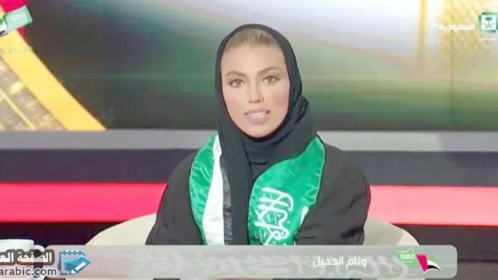 وئام الدخيل أول مذيعة تقدم نشرة الأخبار الرئيسية على القناة الاولى السعودية بمناسبة هوية قناة السعودية