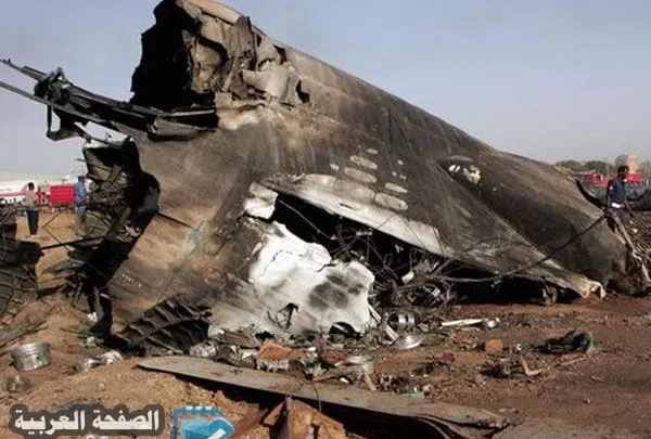 سقوط طائرة في مطار الخرطوم وتحطمها