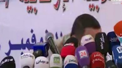 رشق وزير الإعلام اليمني بالحذاء " عبد السلام جابر 1