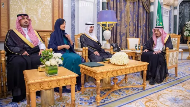 صوره : ريما بن بندر اثناء اداء اليمين الدستوري كاسفيرة