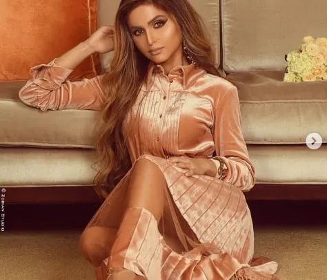 صور حلا الترك 2023 ويكيبيديا سناب شات انستقرام