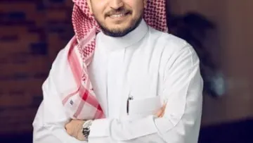 تغريدات خالد القحيص عبر حسابه على تويتر تثير الجدل