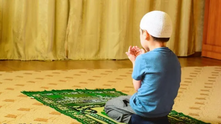 معنى الصلاة في رحالكم