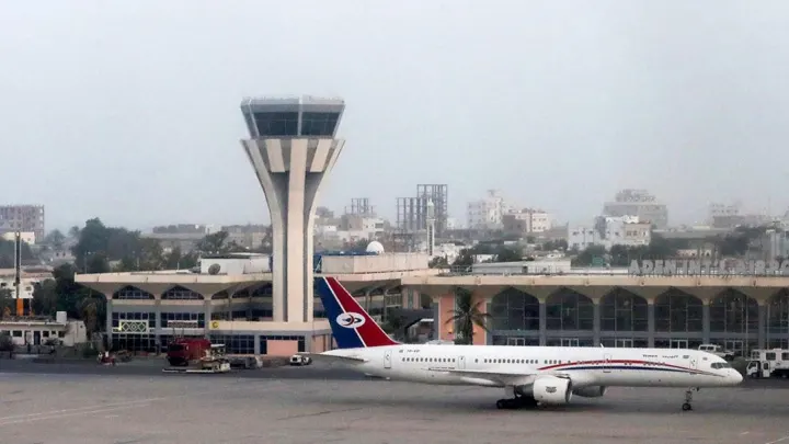 حقيقة وصول طائرة عسكرية إلى مطار عدن والريان وفتح مطار عدن