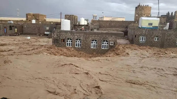 صور سيول مأرب وغرق مخيم السويداء من اخبار اليمن صحافة نت