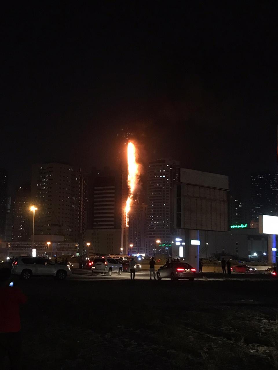 سبب حريق برج الشارقة في النهدة الإمارات 1
