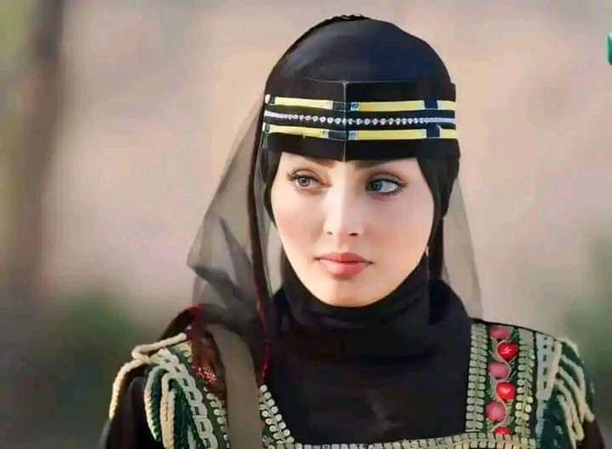 اشواق علي نجمة يمنية تتلألأ في عالم الفن والجمال