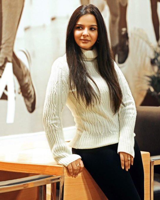 الفنانة سالي حمادة