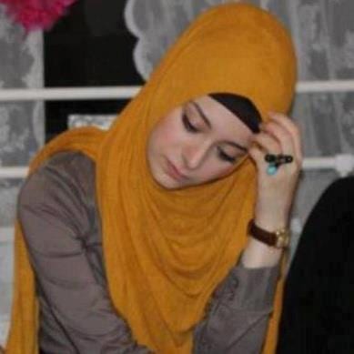 صور بنت تتامل فيس بوك بالحجاب الاصفر